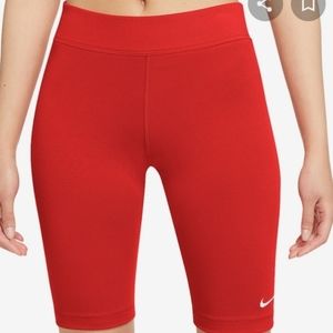 Nike Essential Midrise Biker Shorts